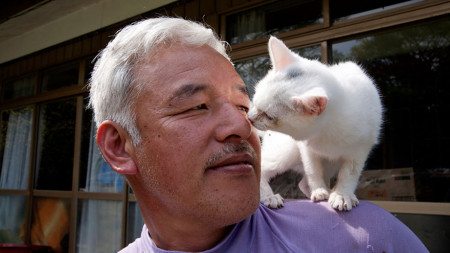 Man-risks-his-life-to-save-animals-left-in-Fukushima-4